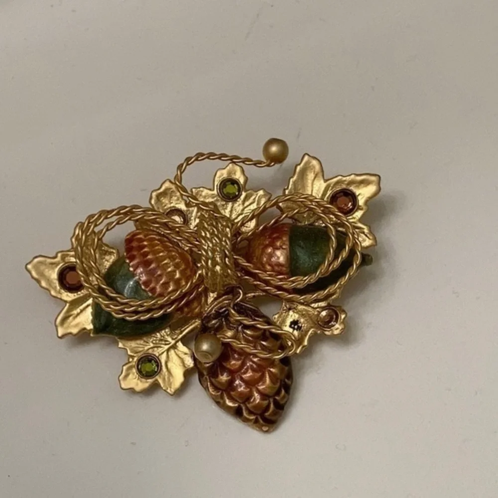 Vintage Kenneth Cole acorn pin